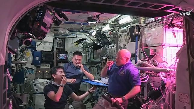 astronautas-lettuce--644x362